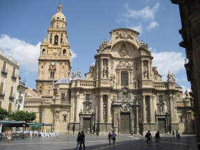 Nuevo junto a Catedral